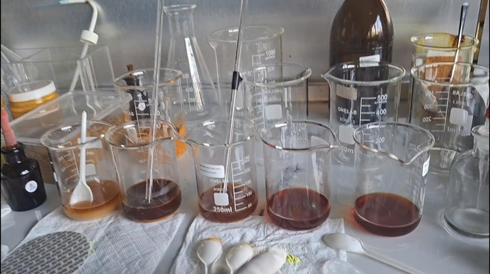 Test tinh bột nghệ với KOH ( Sau)